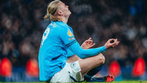 Haaland comemora o gol da virada do Manchester City sobre o Chelsea