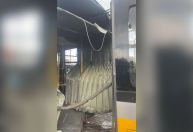 Ônibus articulado parte ao meio na zona leste de São Paulo