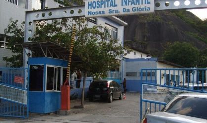 Bala perdida atravessa janela de hospital e quase atinge cabeça de médico no ES