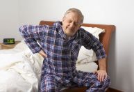 Dor nas costas e sedentarismo: idosos estão em maior risco desta correlação