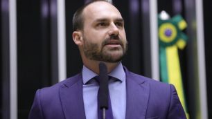 Prazo de licença de mandato de Eduardo Bolsonaro da Câmara termina hoje