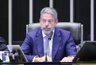 Lira avalia corte linear de desonerações para bancar IR de até R$ 5 mil
