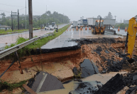 Chuva abre cratera em rodovia de Santa Catarina; veja imagens
