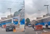 Ônibus são usados como barricada durante operação da PM no Rio de Janeiro; veja