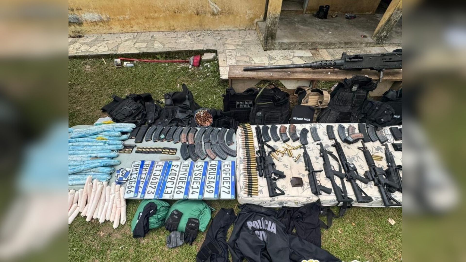 Polícia desarticula esquema de arsenal com armas de guerra no Paraná; veja