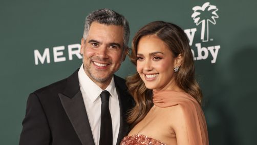 Cash Warren e Jessica Alba foram ao Baby2Baby Gala em 2024
