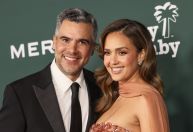 Jessica Alba entra com pedido de divórcio de Cash Warren, diz site