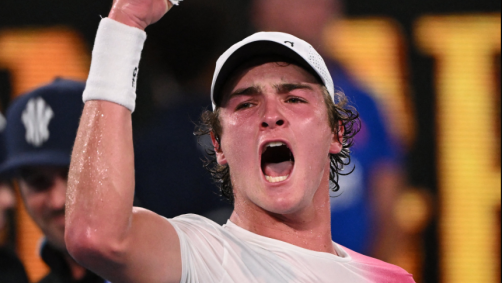 João Fonseca comemora primeira vitória no Australian Open