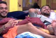BBB25: Brothers zoam beijo de Aline e Diogo: "Tavam brigando com a língua"