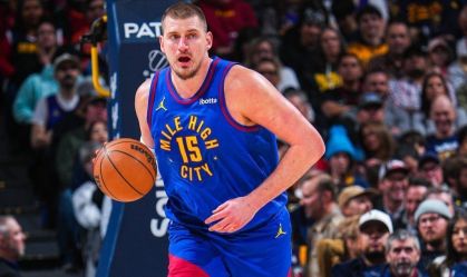 Nikola Jokic em partida do Denver Nuggets