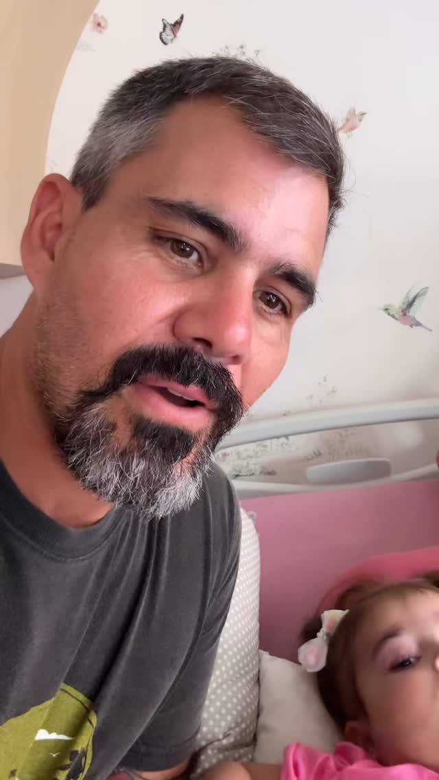 Juliano Cazarré mostra Maria Guilhermina em casa após alta hospitalar • Instagram/Juliano Cazarré