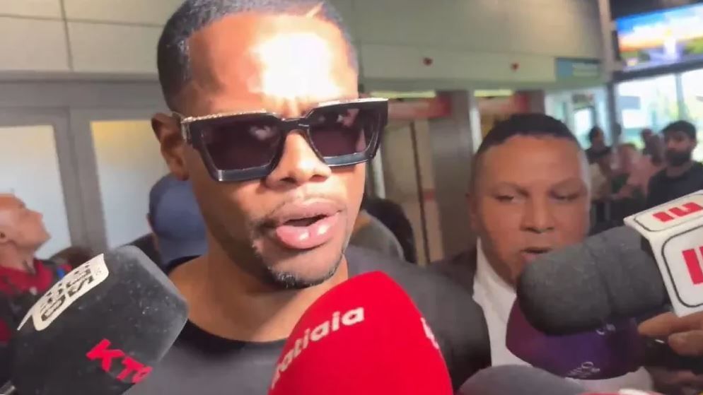 Júnior Santos em aeroporto de Belo Horizonte