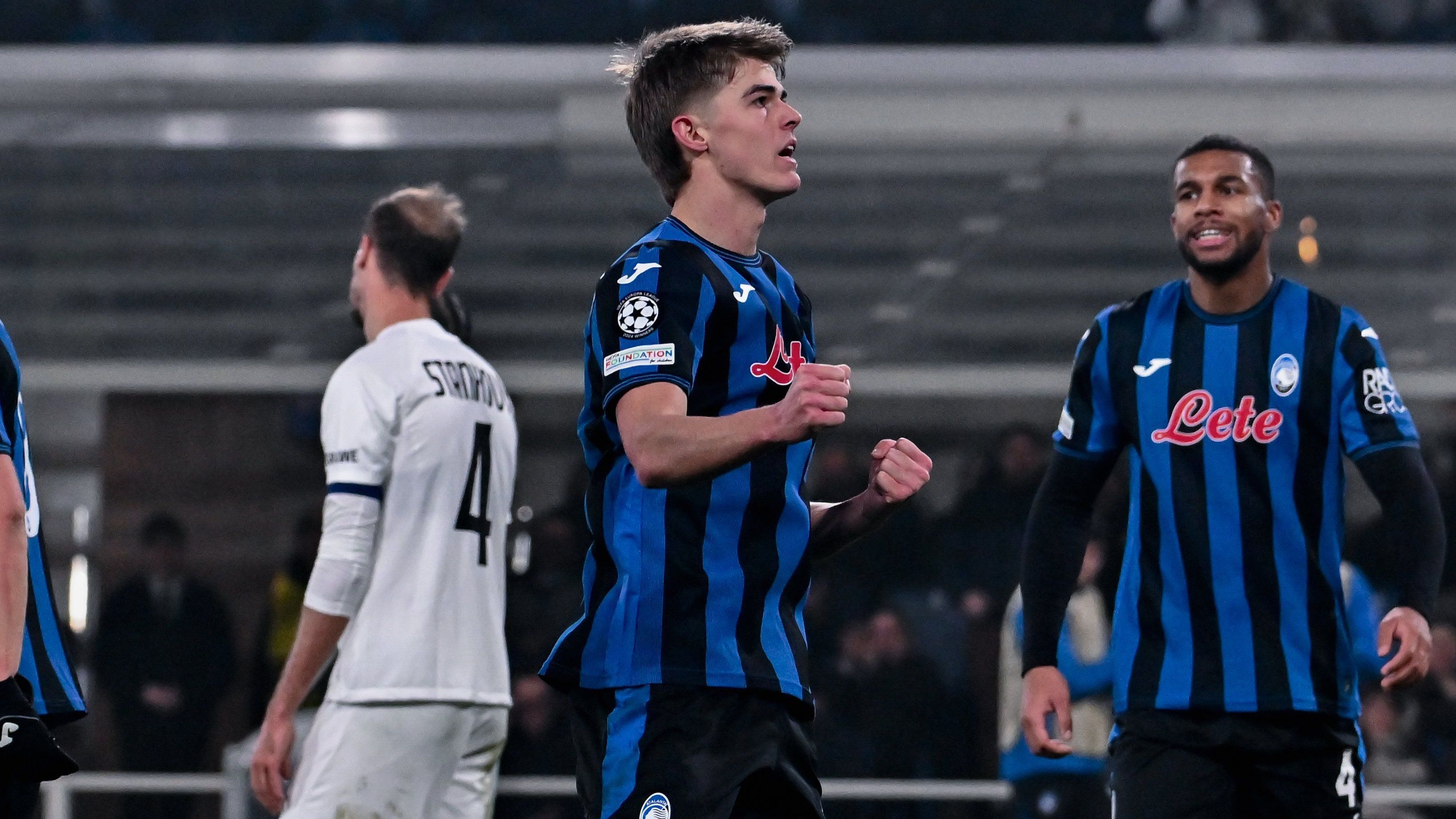 Ketelaere comemora gol da Atalanta