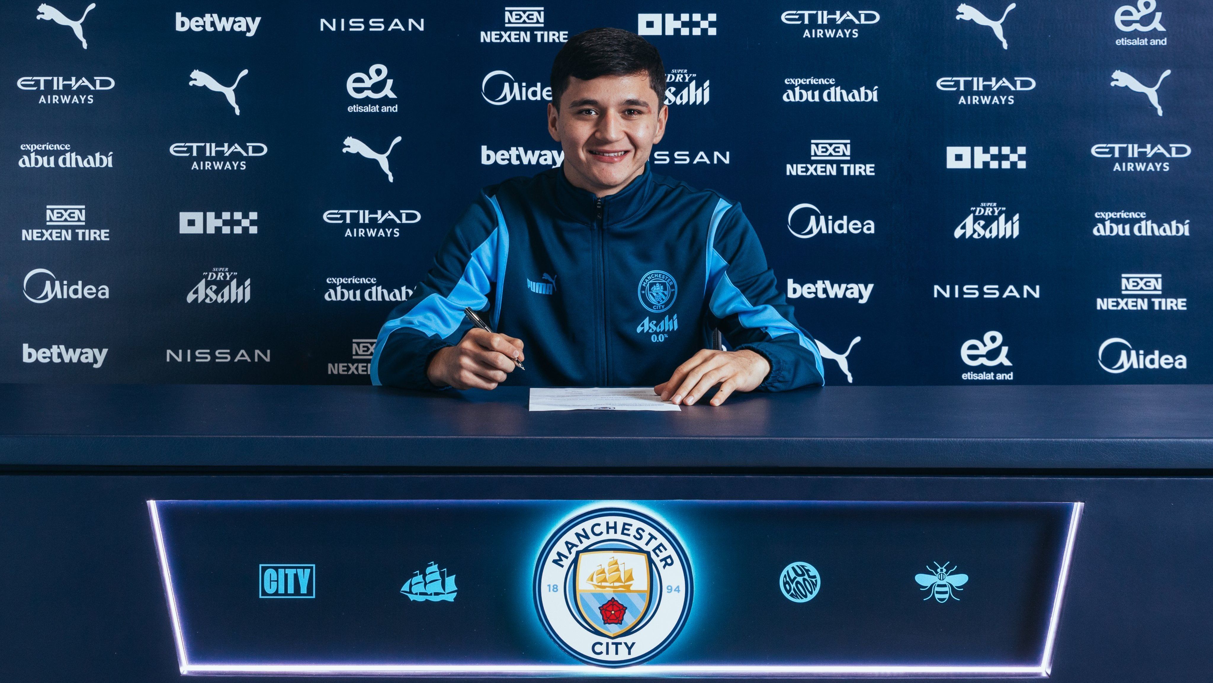 Khusanov foi anunciado como reforço do Manchester City