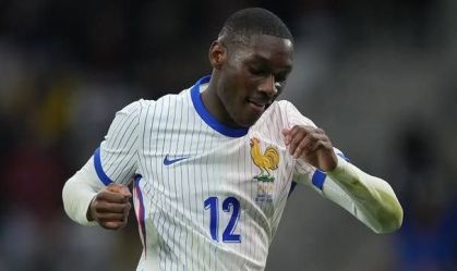 Juventus contrata Kolo Muani, atacante do PSG, por empréstimo