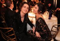 Globo de Ouro 2025: Timothée Chalamet vai a prêmio com Kylie e web reage
