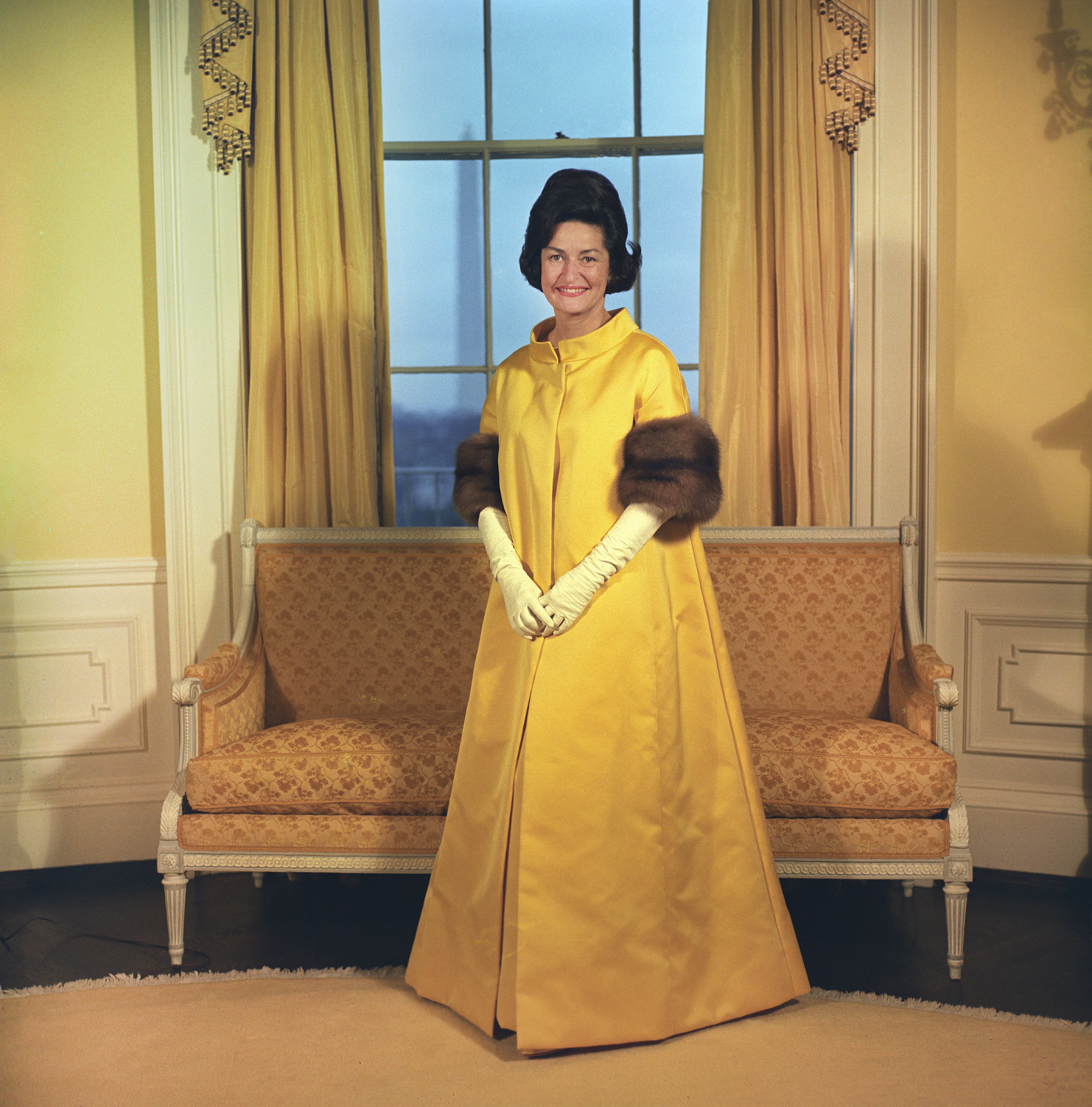 Lady Bird Johnson Johnson não planejou sua roupa apenas para a inauguração, mas também para a exposição após o evento • GHI/Universal History Archive/Universal Images Group via Getty Images