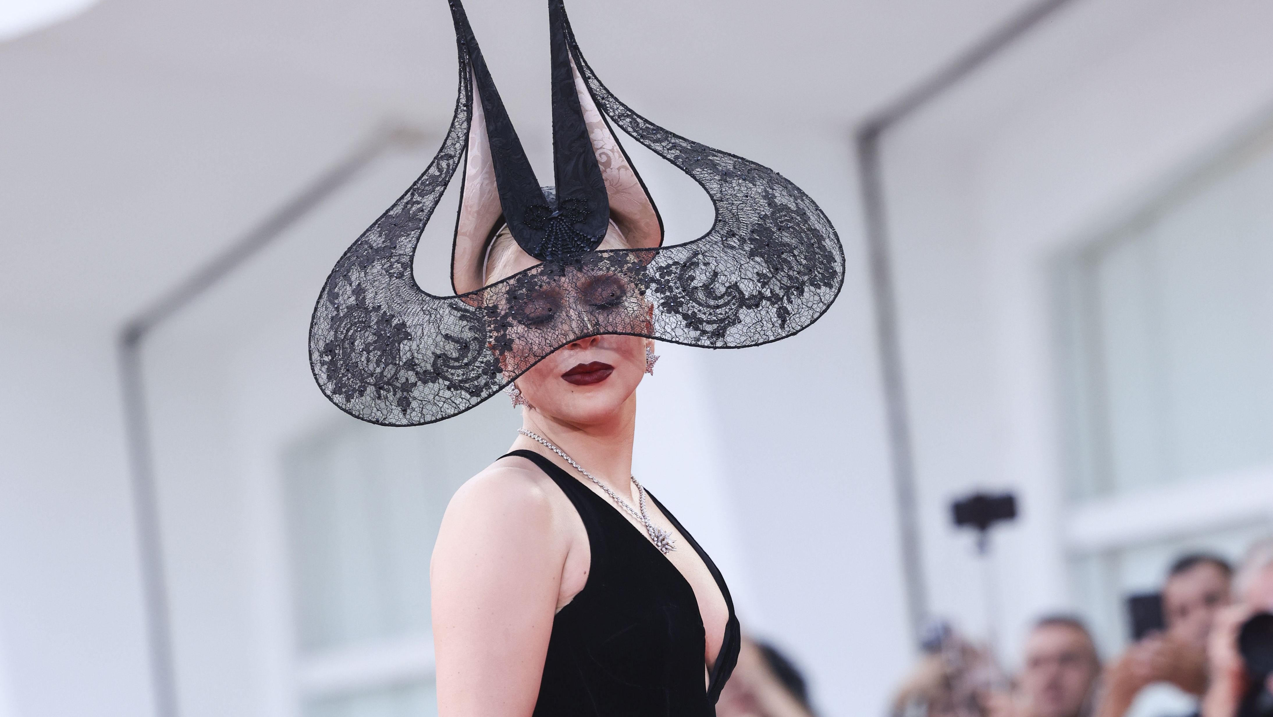 Lady Gaga no tapete vermelho de "Coringa: Delírio a Dois" no Festival de Cinema de Veneza, em 2024