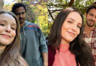 Larissa Manoela e André Luiz Frambach recriam fotos de 5 anos atrás