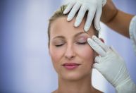 Lifting facial com células-tronco: entenda como funciona o procedimento
