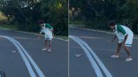 MC Livinho salva cobra na estrada; veja momento