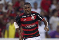 Jogador do Flamengo recebe proposta da Rússia e encaminha saída do clube