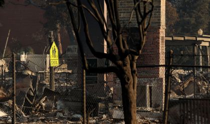 Bombeiros avançam na contenção dos incêndios na Califórnia