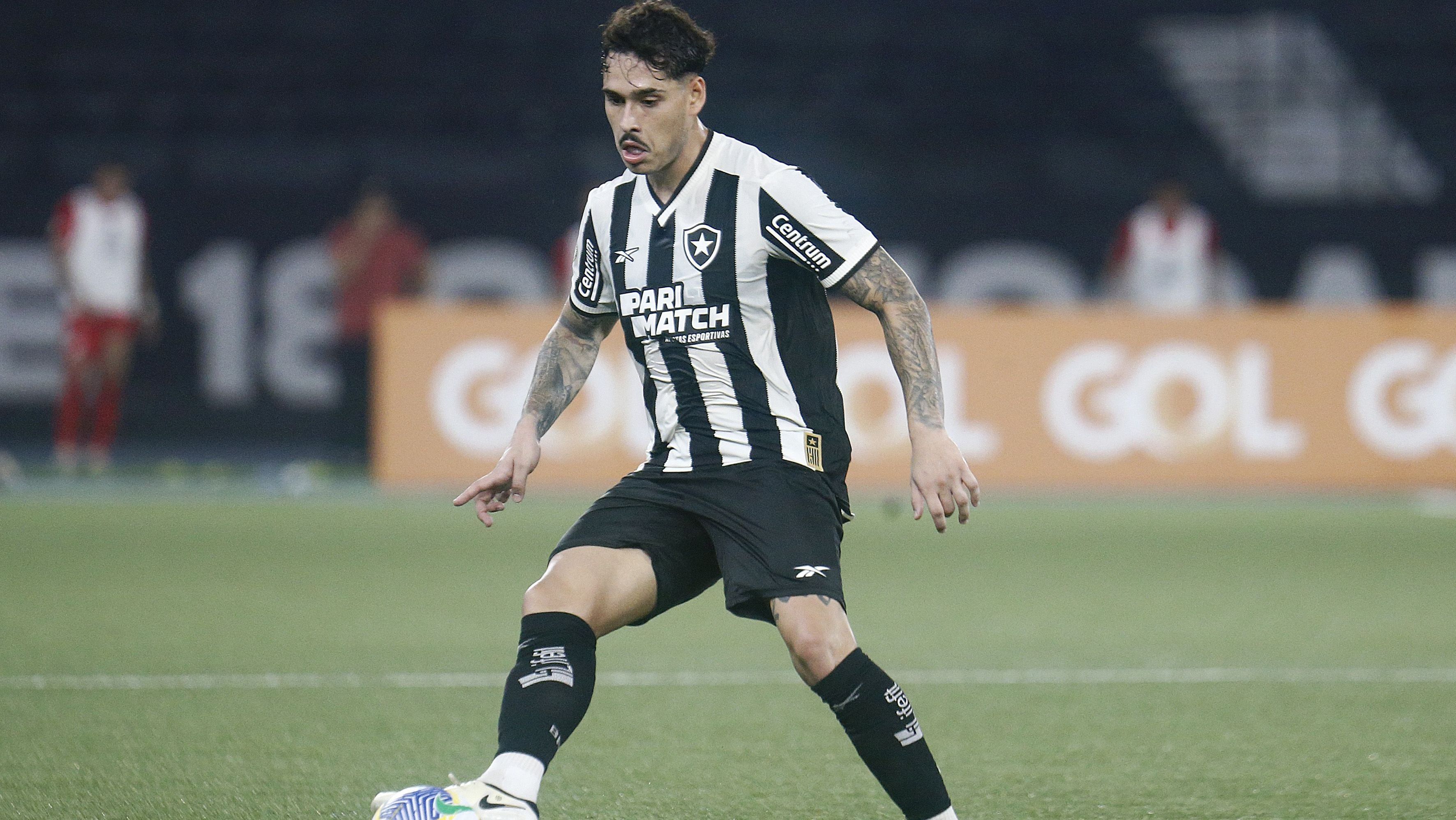 Lucas Halter em campo pelo Botafogo