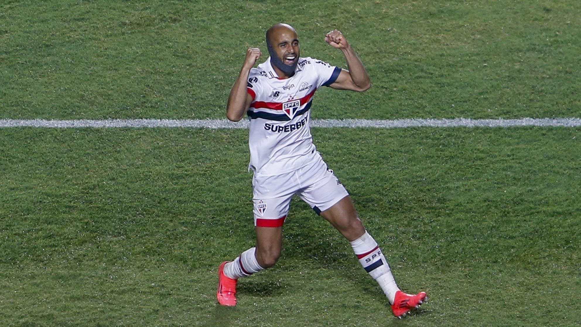 Lucas Moura comemora gol na vitória do São Paulo sobre o Corinthians