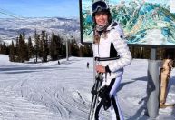 Luciana Gimenez volta a esquiar após acidente grave e chora ao relembrar momento