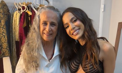 Anitta reverencia Maria Bethânia após show em Copacabana: "Rainha absoluta"