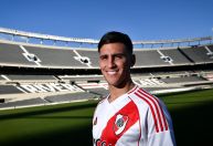 River Plate anuncia contratação de ex-Corinthians