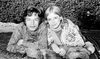 Mick Jagger presta tributo à Marianne Faithfull: "Parte da minha vida"
