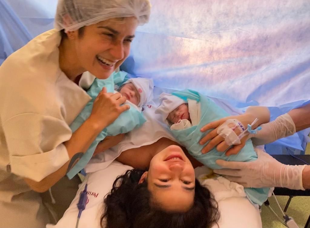 Nanda Costa é mãe das gêmeas Kim e Tiê • Instagram/Nanda Costa