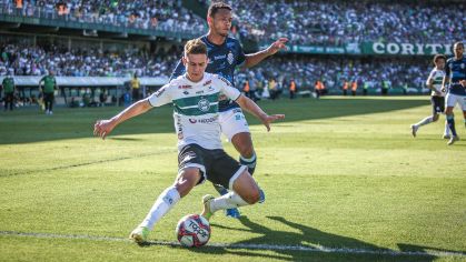 Natanael em ação pelo Coritiba