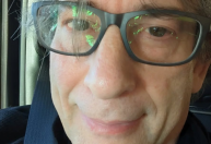 Neil Gaiman: revista revela denúncia de abuso sexual por 8 mulheres