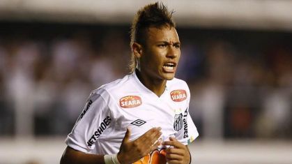 Neymar comemora gol pelo Santos em 2011