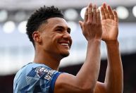 Arsenal tenta contratação de atacante da seleção inglesa, mas se frustra