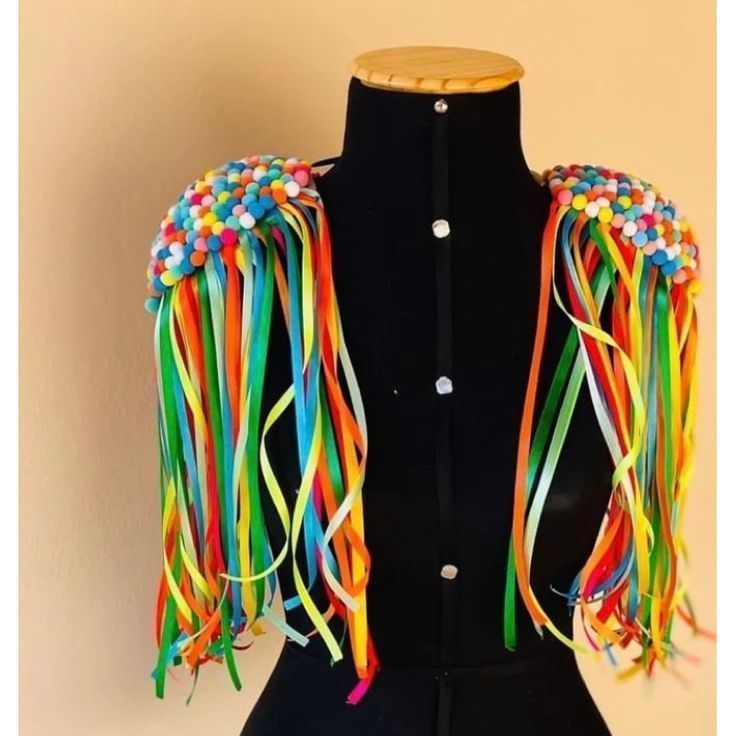 Descubra como customizar ombreiras para o Carnaval 2025 • Reprodução/Pinterest