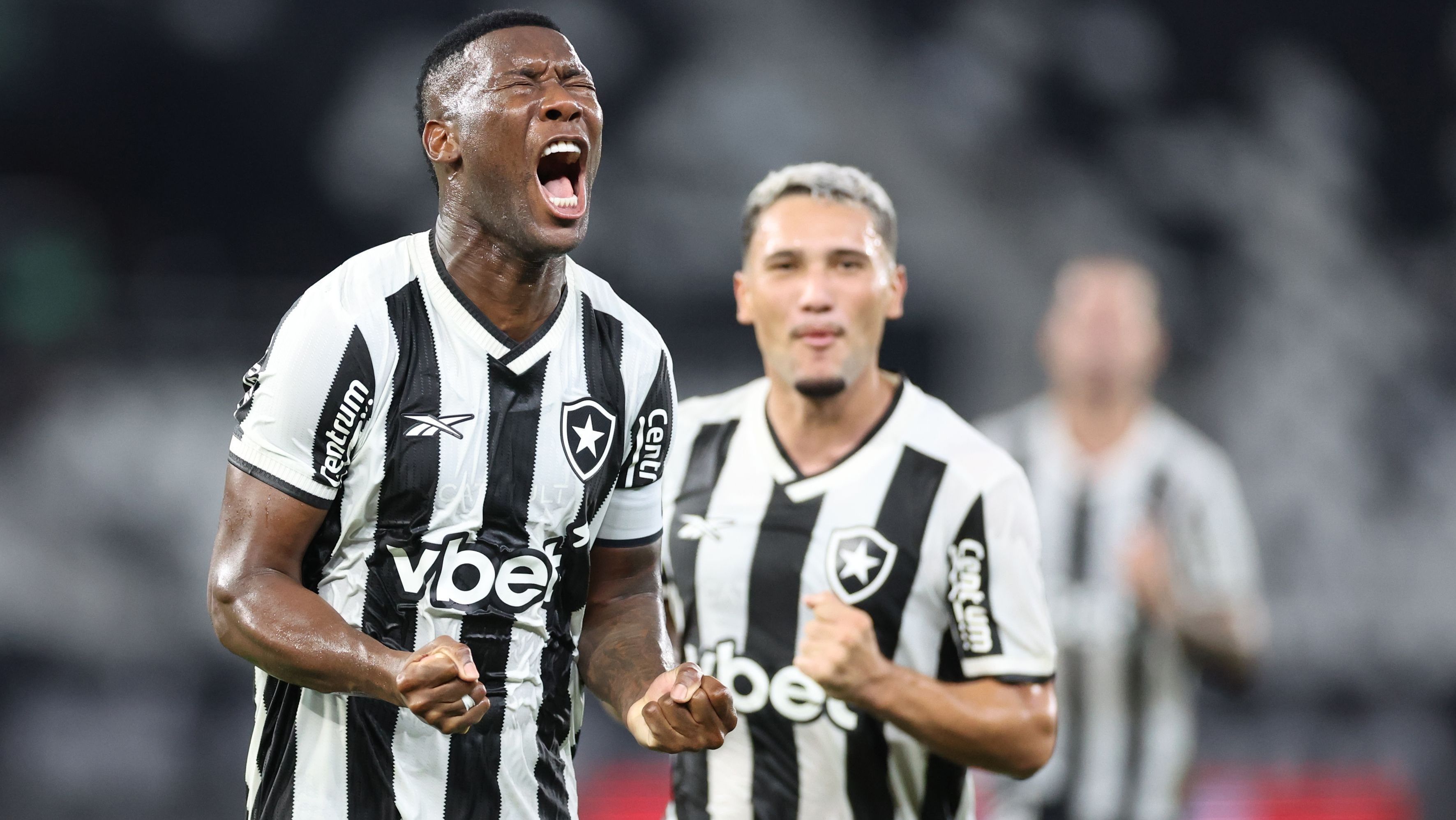 Patrick de Paula comemora o primeiro gol do Botafogo sobre o Bangu