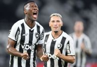 Botafogo vence o Bangu e fica mais próximo do bloco de cima do Carioca