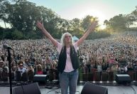 Patti Smith cancela 2ª apresentação em SP após passar mal no palco