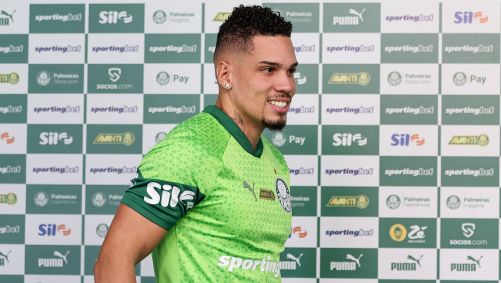 Paulinho durante apresentação oficial no Palmeiras