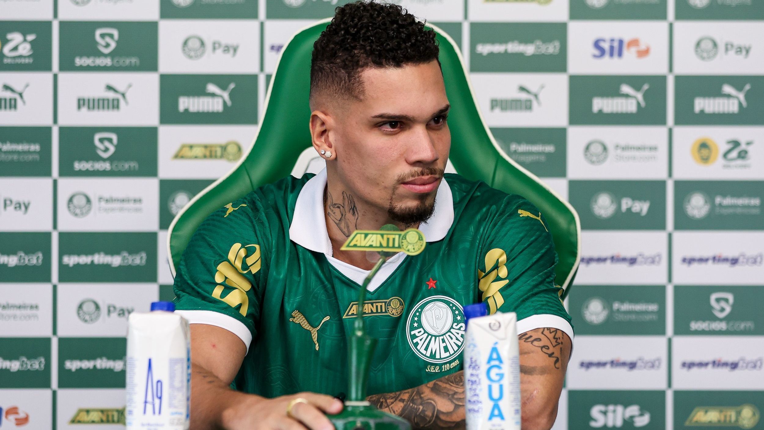 Apresentação de Paulinho, novo atacante do Palmeiras