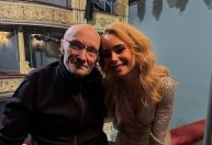 Phil Collins completa 74 anos e ganha homenagem da filha, Lily Collins