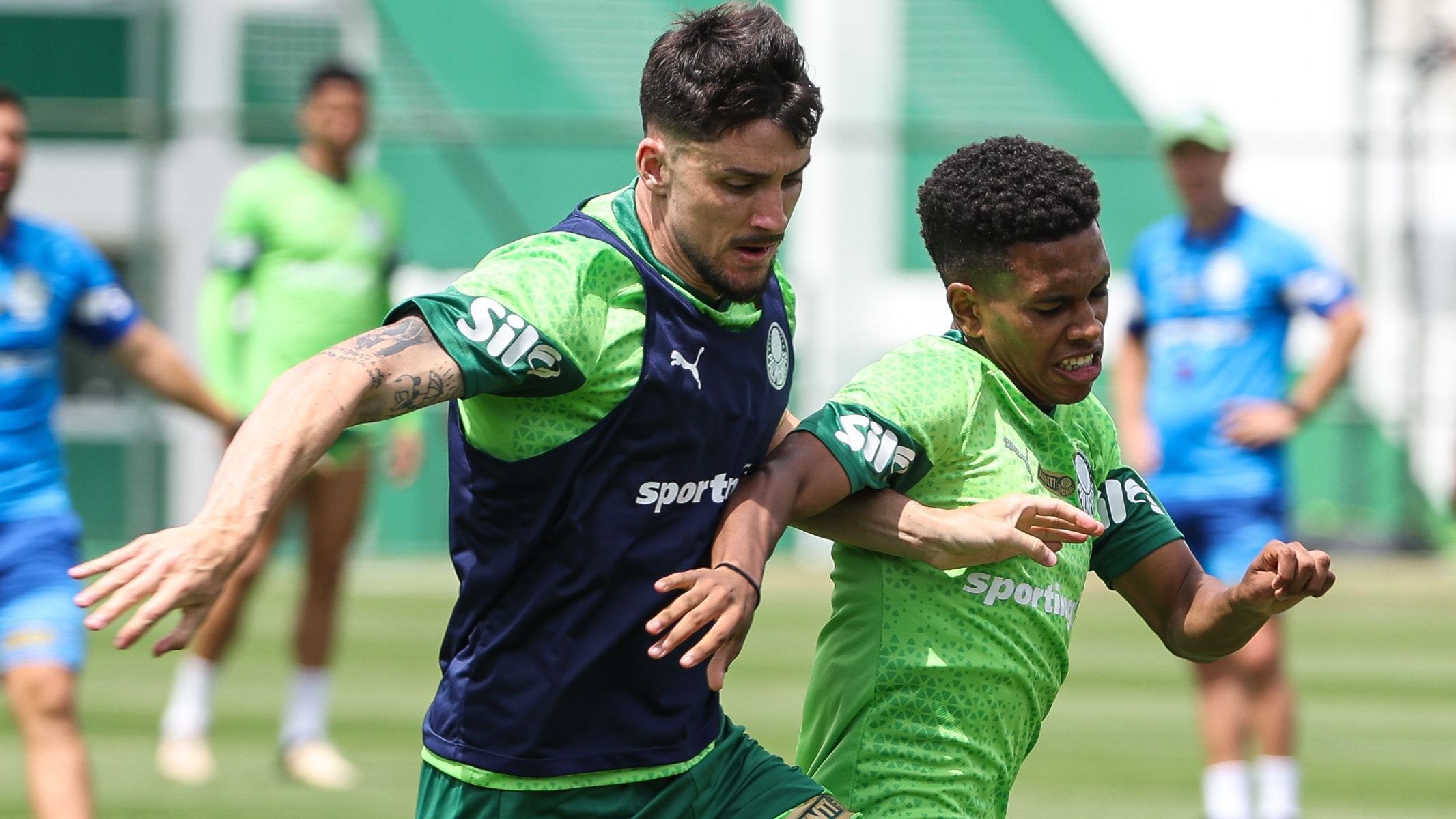 Piquerez e Estêvão em treino do Palmeiras