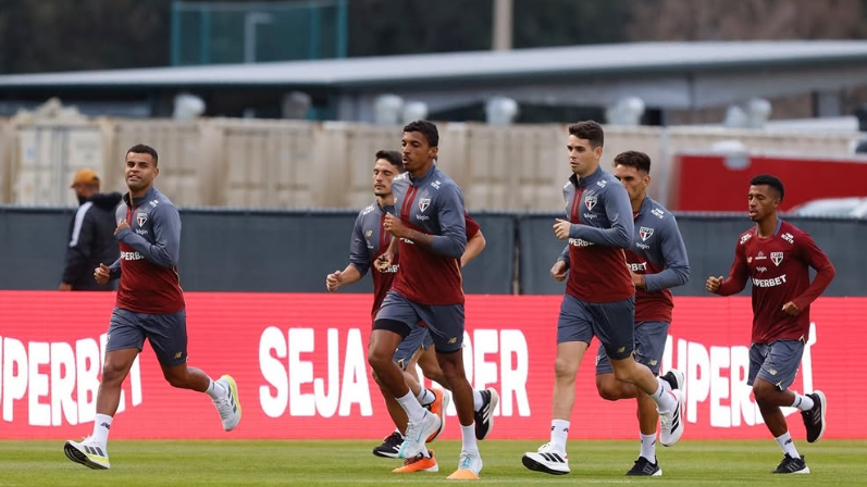 Elenco do São Paulo durante pré-temporada