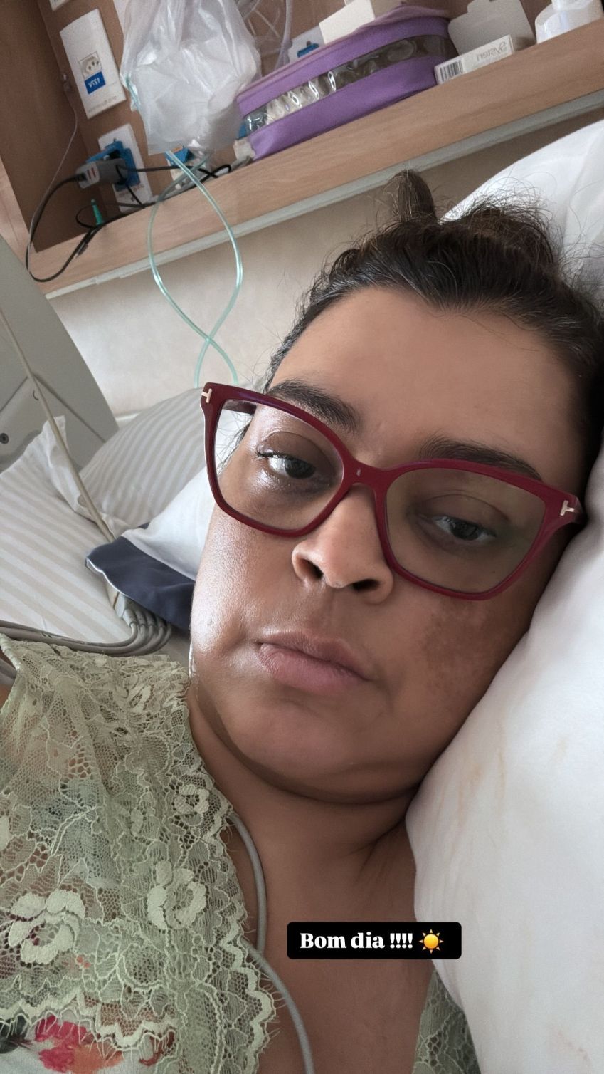 Preta Gil deseja bom dia com nova selfie no hospital • Instagram/Preta Gil