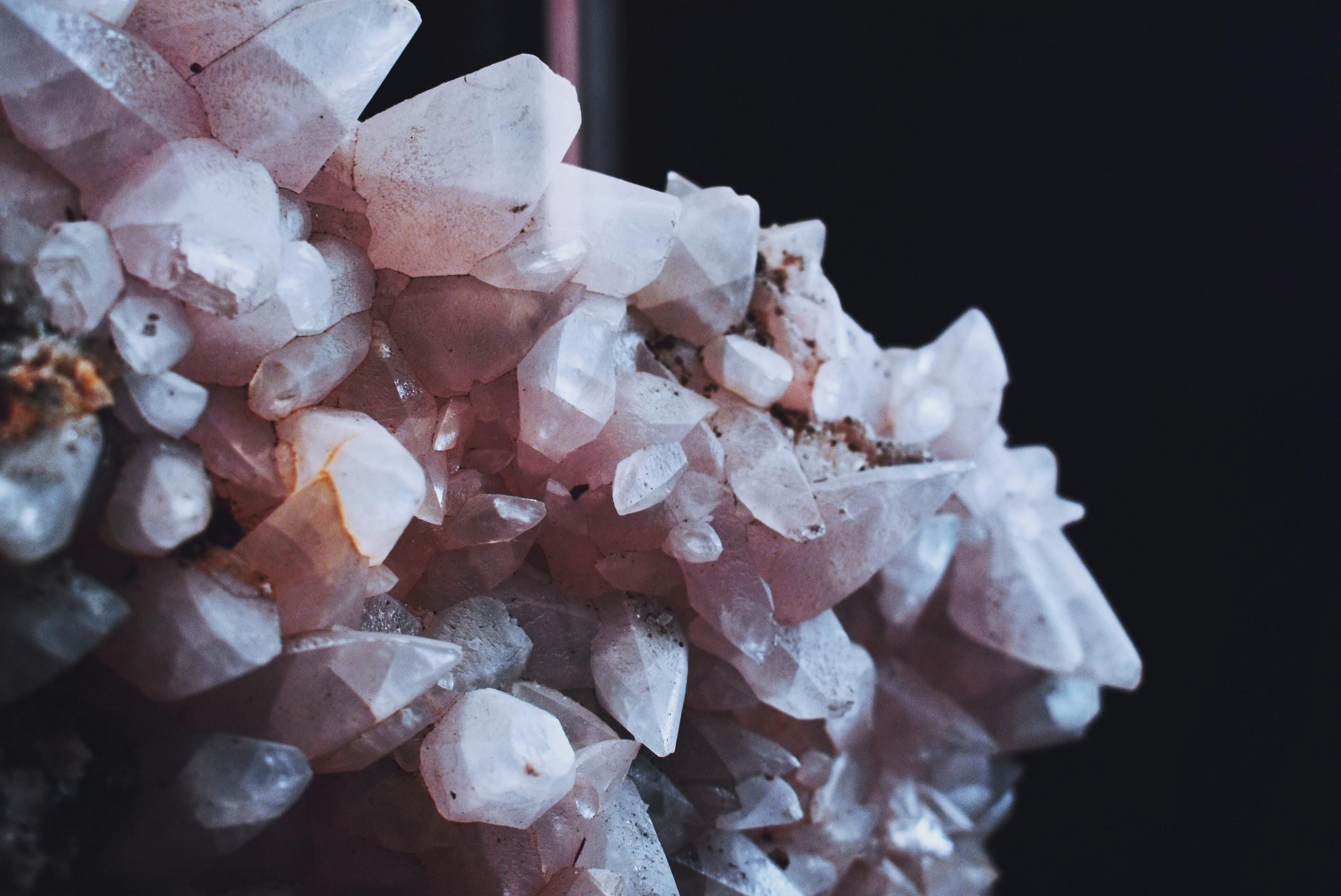 Quartzo rosa, a pedra do signo de Touro • Pexels