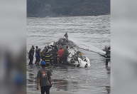Piloto estava preso às ferragens de avião que explodiu em Ubatuba, diz bombeiro à CNN